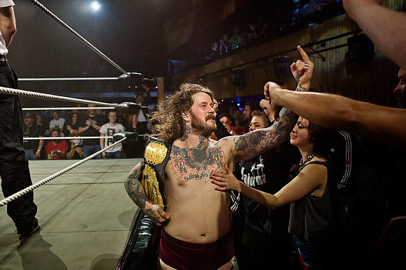 Conny Mejsel encountering the crowd