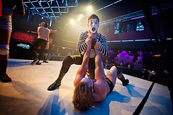 Le Mime vs. Van West