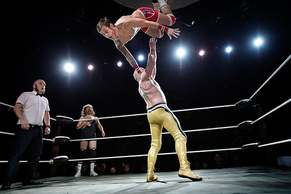 Chaos vs. T-Jay (with El Vecino in the background)