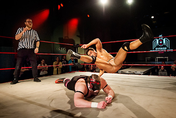 Carlos "El Guapo" Zamora vs. Lobo